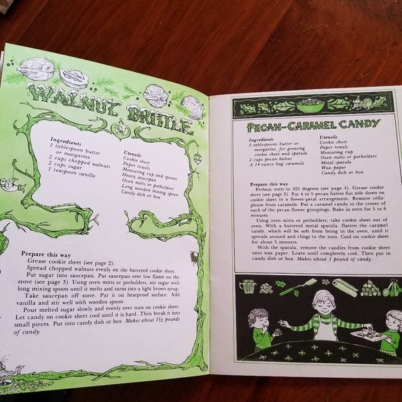 Christmas Goodies Childrens Cookbook - Picture 5 of 6